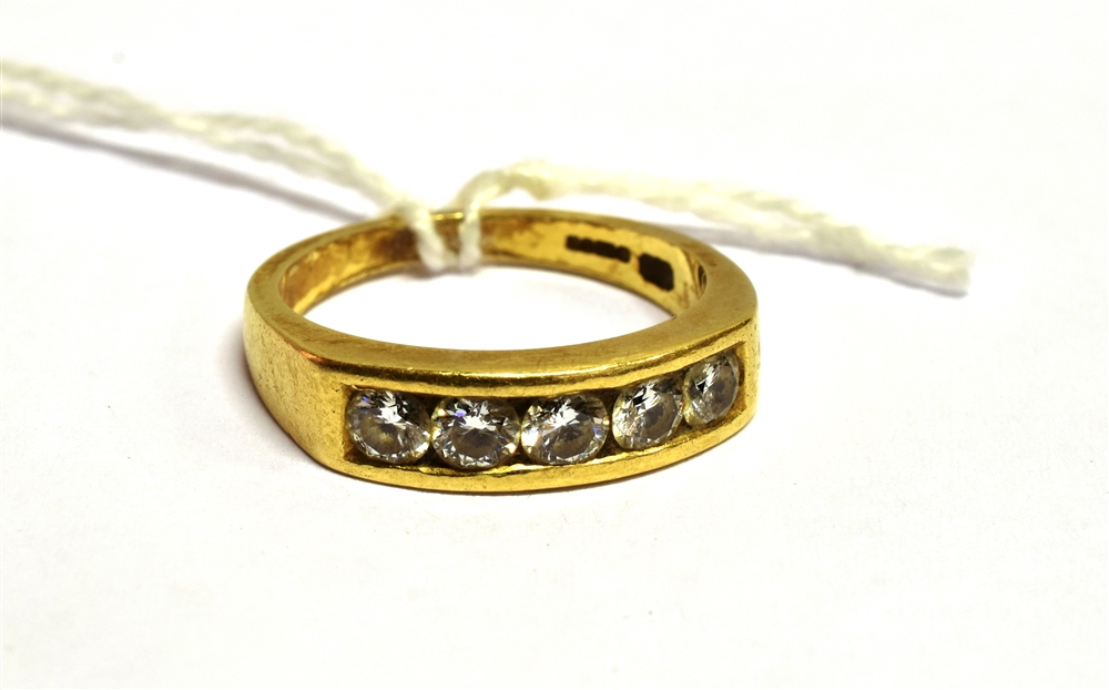 A DIAMOND FIVE STONE HALF ETERNITY 18CT YELLOW GOLD RING the five round brilliant cut diamonds