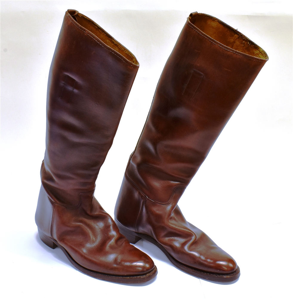 A PAIR OF GENT'S BROWN LEATHER HUNTING BOOTS size 11