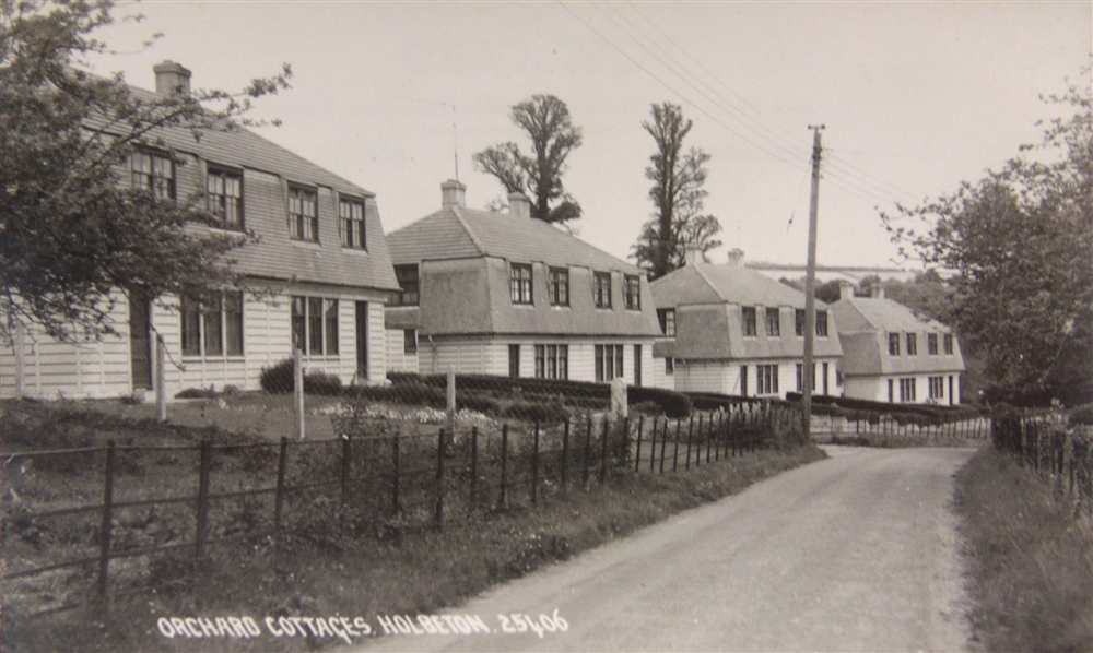 POSTCARDS - TOPOGRAPHICAL Approximately seventy-one cards, mainly real photographic, including views