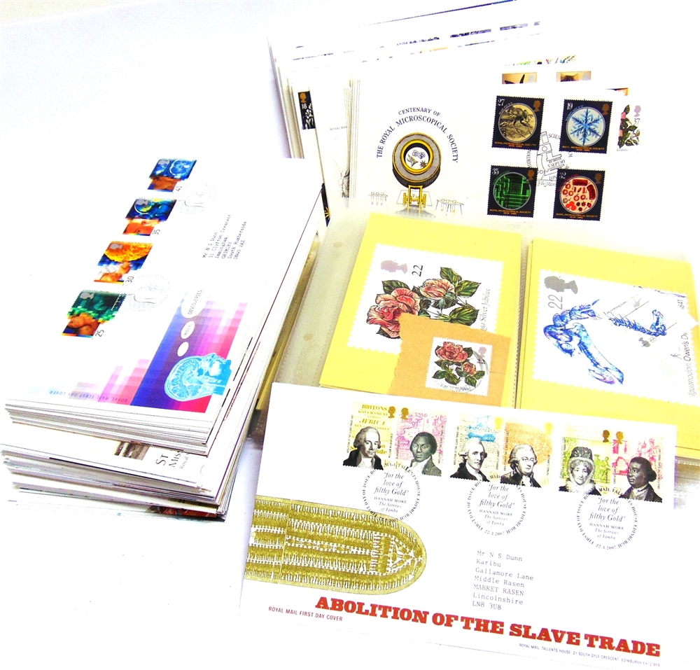 STAMPS - A GREAT BRITAIN COLLECTION comprising approximately 135 first day covers, circa 1989-