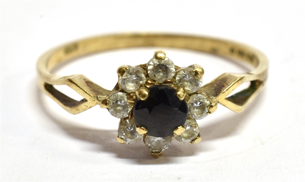 A SAPPHIRE AND WHITE CUBIC ZIRCONIA CLUSTER GOLD DRESS RING 1.6 gram, size O, the traditional - Image 3 of 3