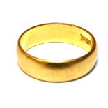 A HALLMARKED 22CT YELLOW GOLD PLAIN WEDDING BAND Of D profile section, 6mm wide, weighing approx.