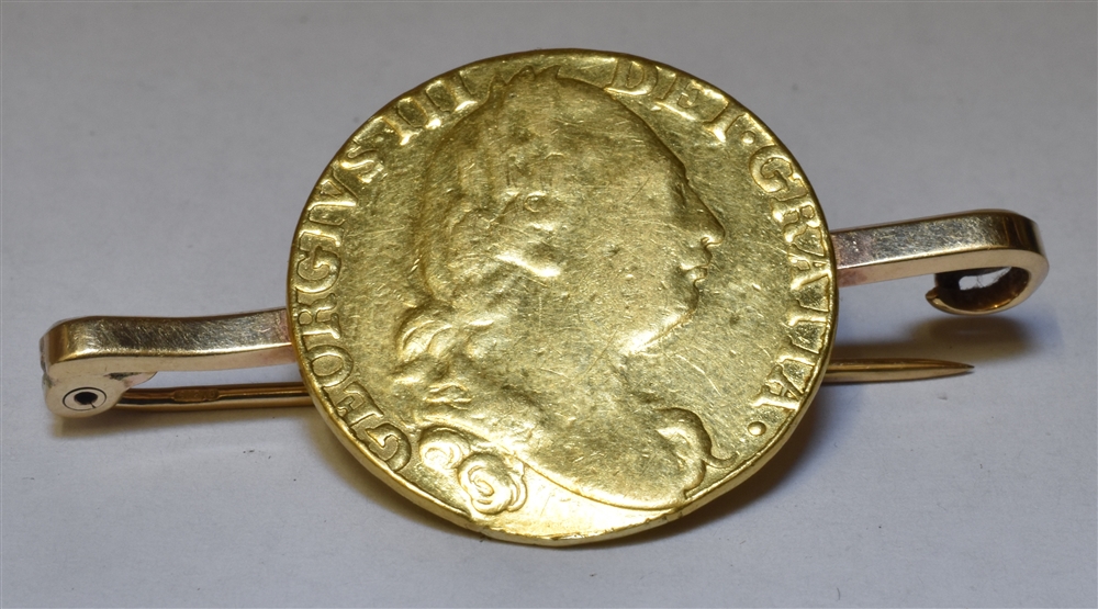 A ONE GUINEA GOLD COIN BAR BROOCH The coin dated 1784 soldered to a 9ct gold bar brooch, - Image 2 of 3