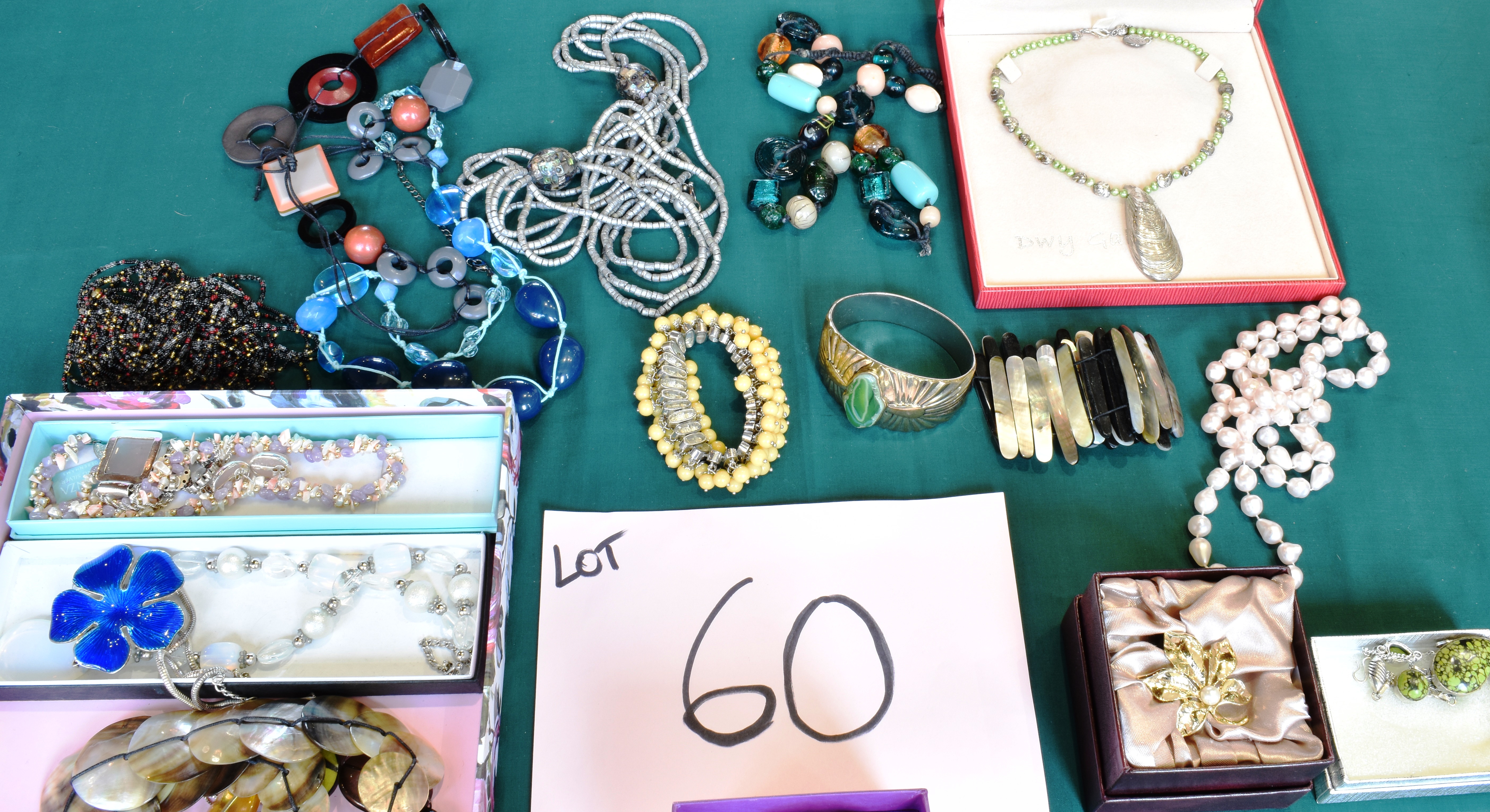 A LARGE QUANTITY OF ASSORTED COSTUME JEWELLERY to include vintage bead necklaces, also brooches, - Image 4 of 6