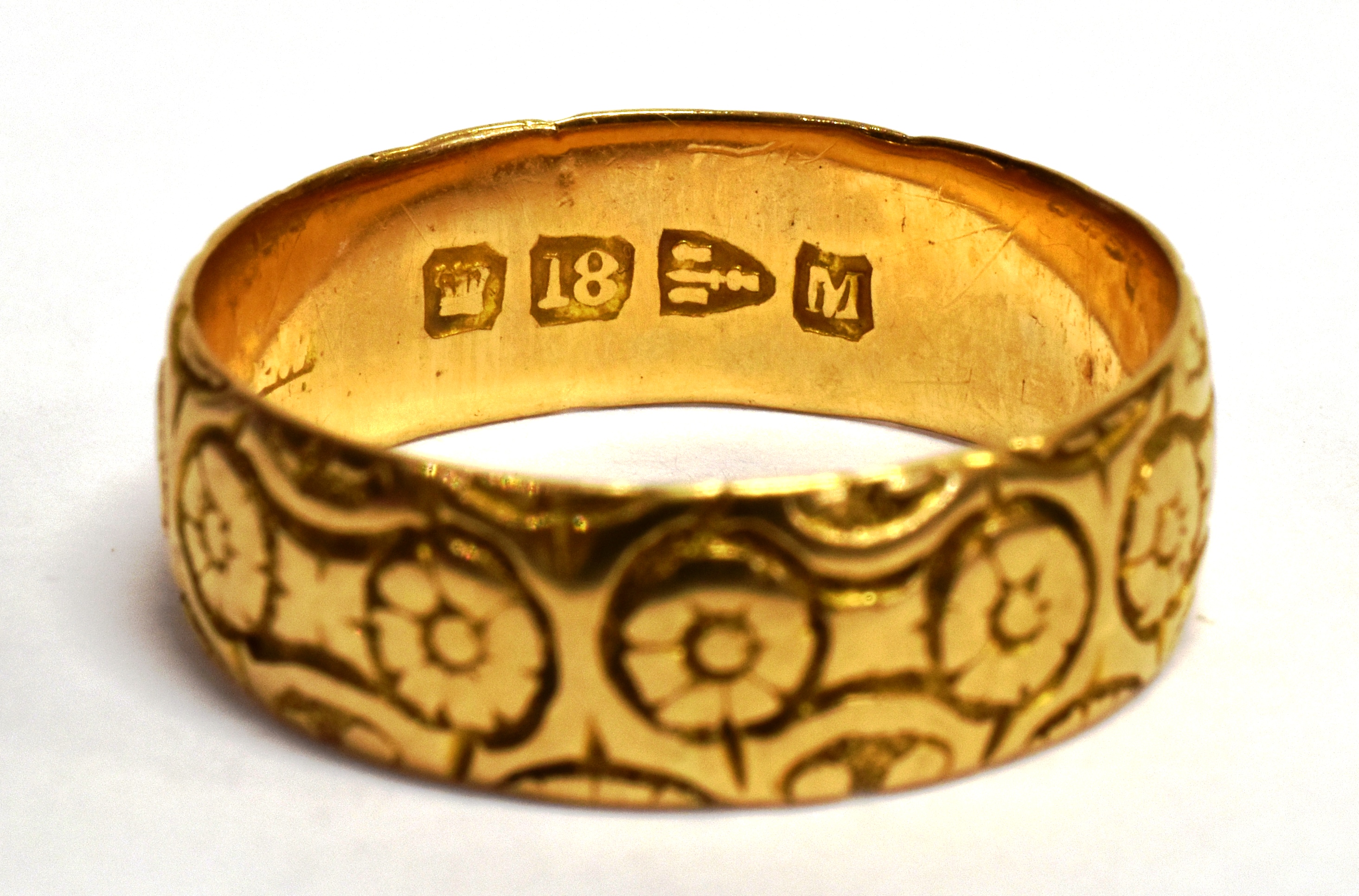 A VICTORIAN 18CT YELLOW GOLD PATTERNED WEDDING BAND Floral decoration, hallmarked Chester 1895, - Image 2 of 2