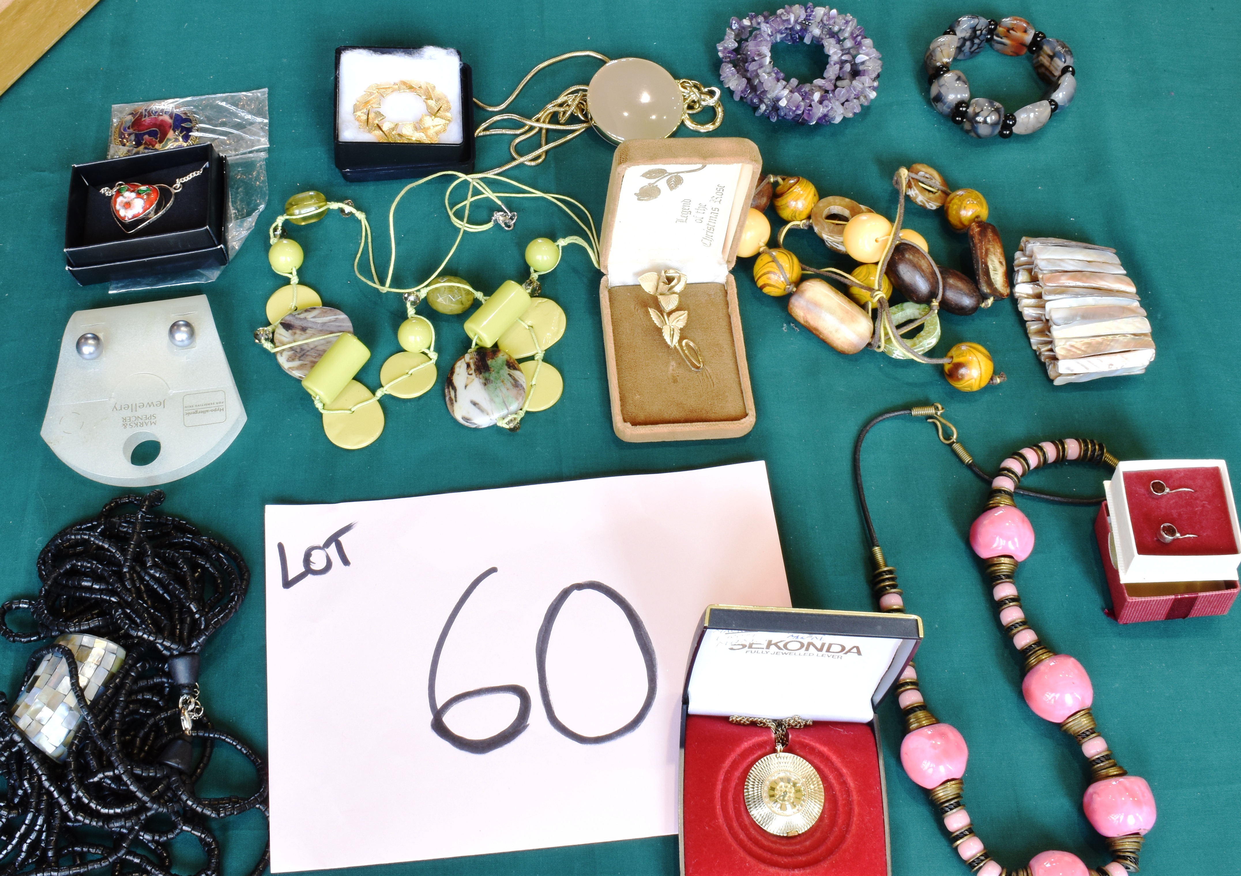 A LARGE QUANTITY OF ASSORTED COSTUME JEWELLERY to include vintage bead necklaces, also brooches, - Image 5 of 6