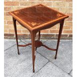 AN EDWARDIAN MAHOGANY OCCASIONAL TABLE with crossbanded and marquetry inlaid decoration, the