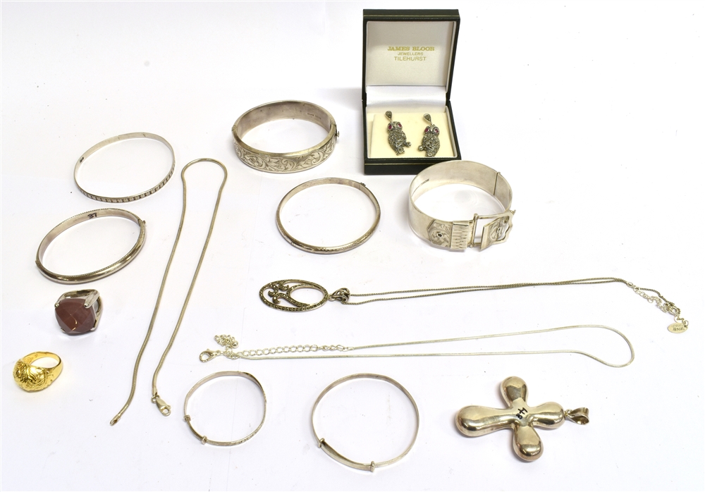A QUANTITY OF ASSORTED SILVER JEWELLERY comprising bangles, rings, necklaces etc., stone set items