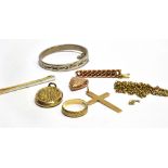 A MIXED LOT OF 9CT GOLD JEWELLERY comprising a patterned wedding band, size S, a cross pendant, a