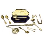 A SET OF SIX SILVER COFFEE SPOONS Three silver teaspoons; a condiment spoon; a silver tea