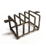 A MAPPIN & WEBB ART DECO SMALL SILVER TOAST RACK the four slice square form with geometric handle to