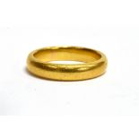 A HALLMARKED 22CT YELLOW GOLD PLAIN WEDDING BAND The D section band 44mm wide, weighing approx. 7.