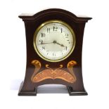 AN EDWARDIAN ART NOUVEAU MAHOGANY MANTLE CLOCK with marquetry decoration, 21cm high