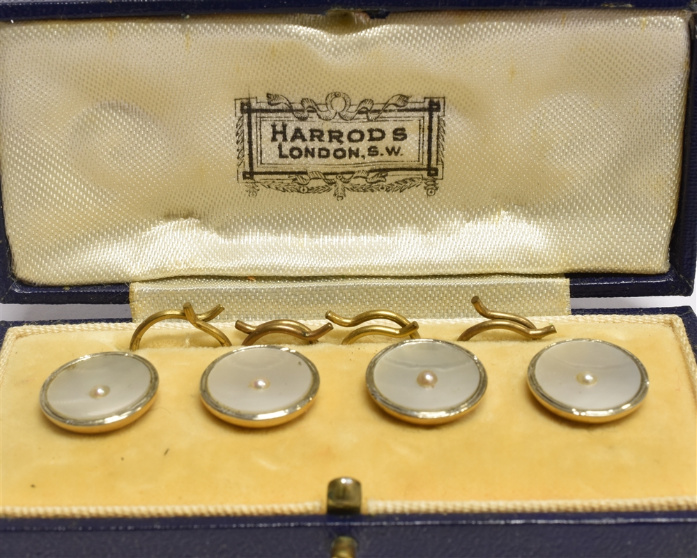 A HARRODS BOXED SET OF FOUR WHTE AND YELLOW GOLD DRESS STUDS MOTHER OF PEARL SET Together with a - Image 3 of 4