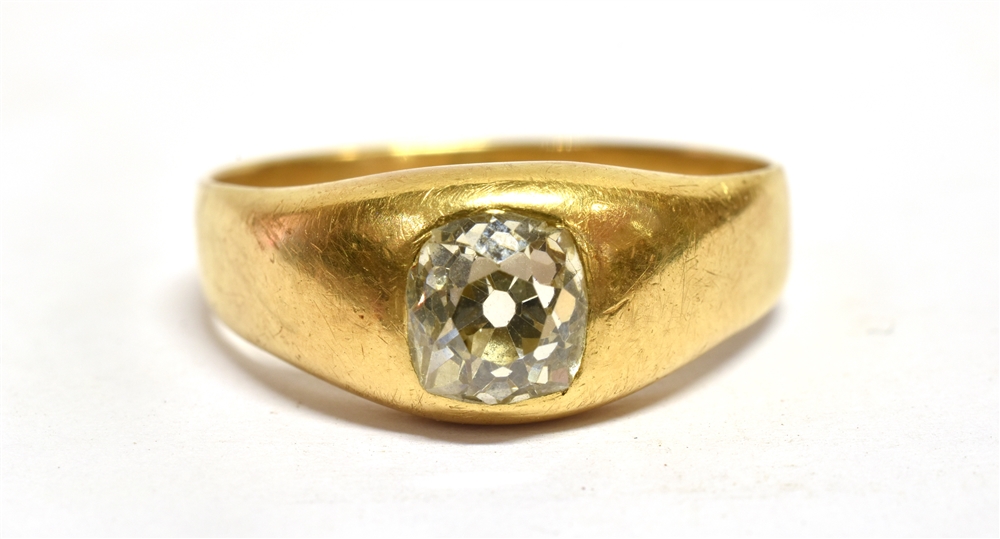 A 1.25 CARAT DIAMOND SOLITAIRE YELLOW GOLD SIGNET RING The deep old cushion cut diamond with culet - Image 4 of 7