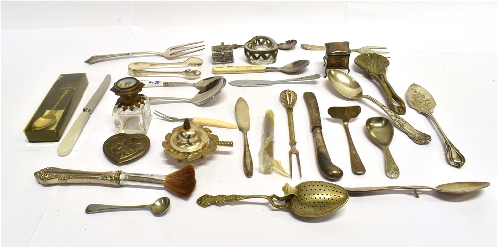 A QUANTITY OF SMALL WHITE METAL ITEMS To include a filigree pickle fork marked 830, a very small - Image 4 of 5