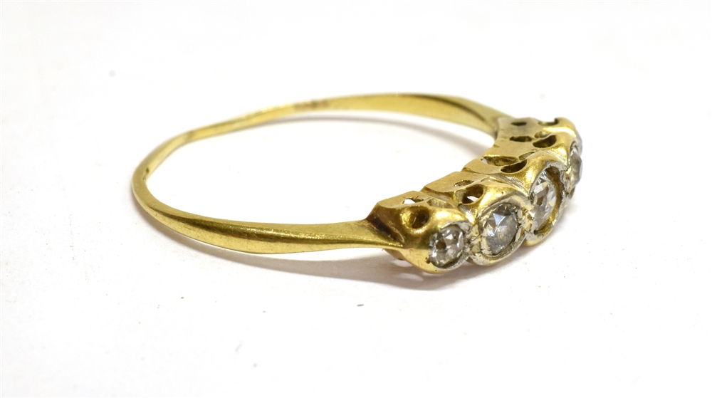 A DIAMOND FIVE STONE 18CT YELLOW GOLD RING The five round old cut diamonds weighing a total of - Image 3 of 5
