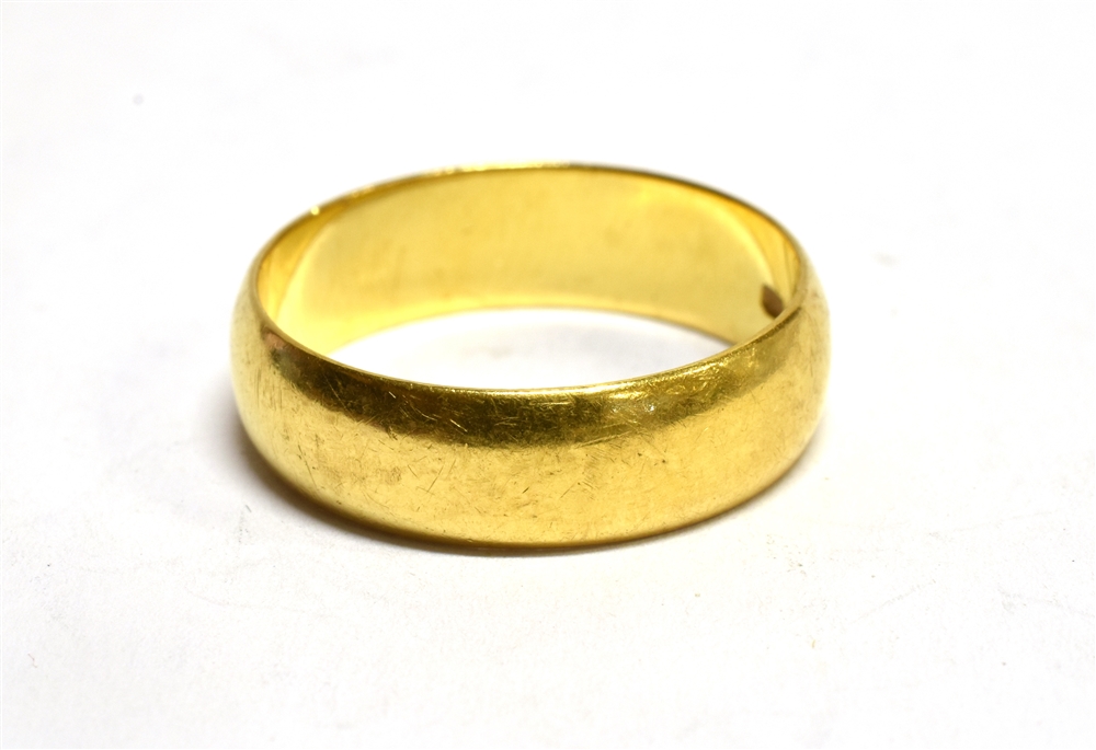 A HALLMARKED 22CT GOLD PLAIN WEDDING BAND the D profile band 5.5mm, ring size M, weighing approx.
