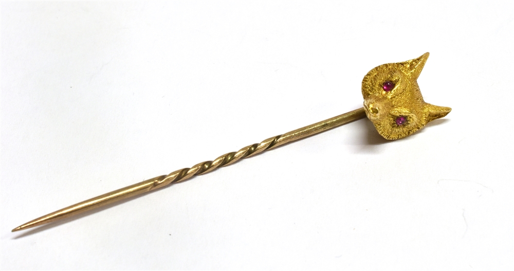 A YELLOW GOLD FOX HEAD STICKPIN Set with ruby eyes, unmarked, the head assessed as 9ct gold, gross - Image 3 of 3