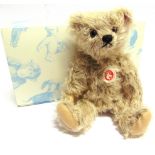 A STEIFF COLLECTOR'S TEDDY BEAR 'CHARLY' (EAN 036668), caramel, with growler, limited edition 1018/