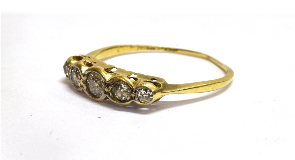 A DIAMOND FIVE STONE 18CT YELLOW GOLD RING The five round old cut diamonds weighing a total of - Image 2 of 5