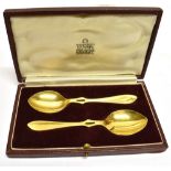 A BOXED SET OF GARRARD & CO SILVER GILT PRESERVE SPOONS Condition Report : Condition: very good,