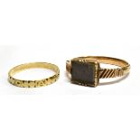 AN EARLY VICTORIAN MOURNING RING dated 1838, comprising a glazed rectangular front head containing