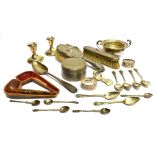 AN ASSORTED LOT OF SILVER ITEMS comprising small two handled bowl, a 1977 Jubilee caddy spoon, a set