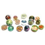 A GROUP OF SIXTEEN ASSORTED PAPERWEIGHTS including Mdina and millefiore examples