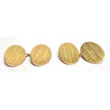 A PAIR OF GENTS 9 CARAT GOLD CHAIN LINKED CUFFLINKS of oval shape with striped machine engraved