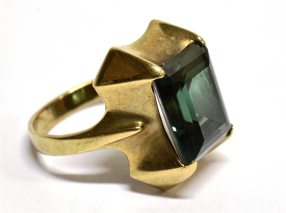 SYNTHETIC GREEN SPINEL SINGLE STONE YELLOW GOLD DRESS RING assessed as a minimum of 9 carat gold, - Image 2 of 2