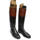 A PAIR OF GENT'S BLACK LEATHER HUNTING BOOTS with brown tops and mixed trees, size 9