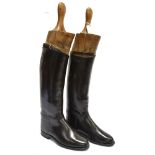 A PAIR OF LADY'S BLACK LEATHER HUNTING BOOTS with tress, approx size 4/5, by Maxwell