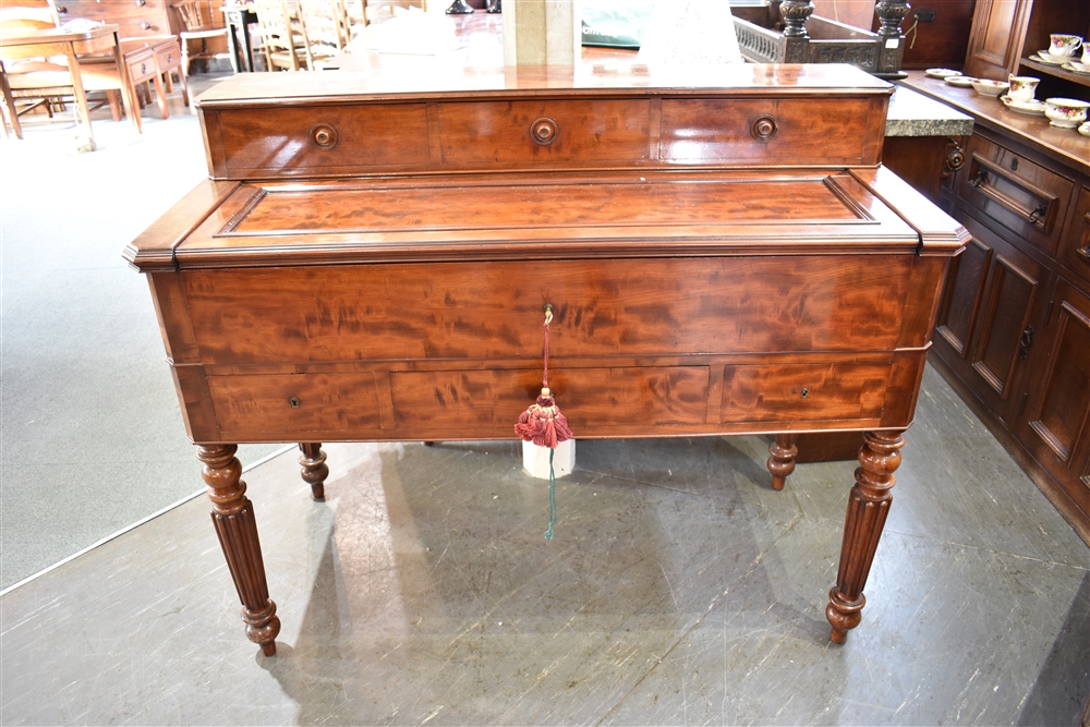 A WILLIAM IV MAHOGANY SECRETAIRE DESK with three drawer superstructure, fitted secretaire drawer