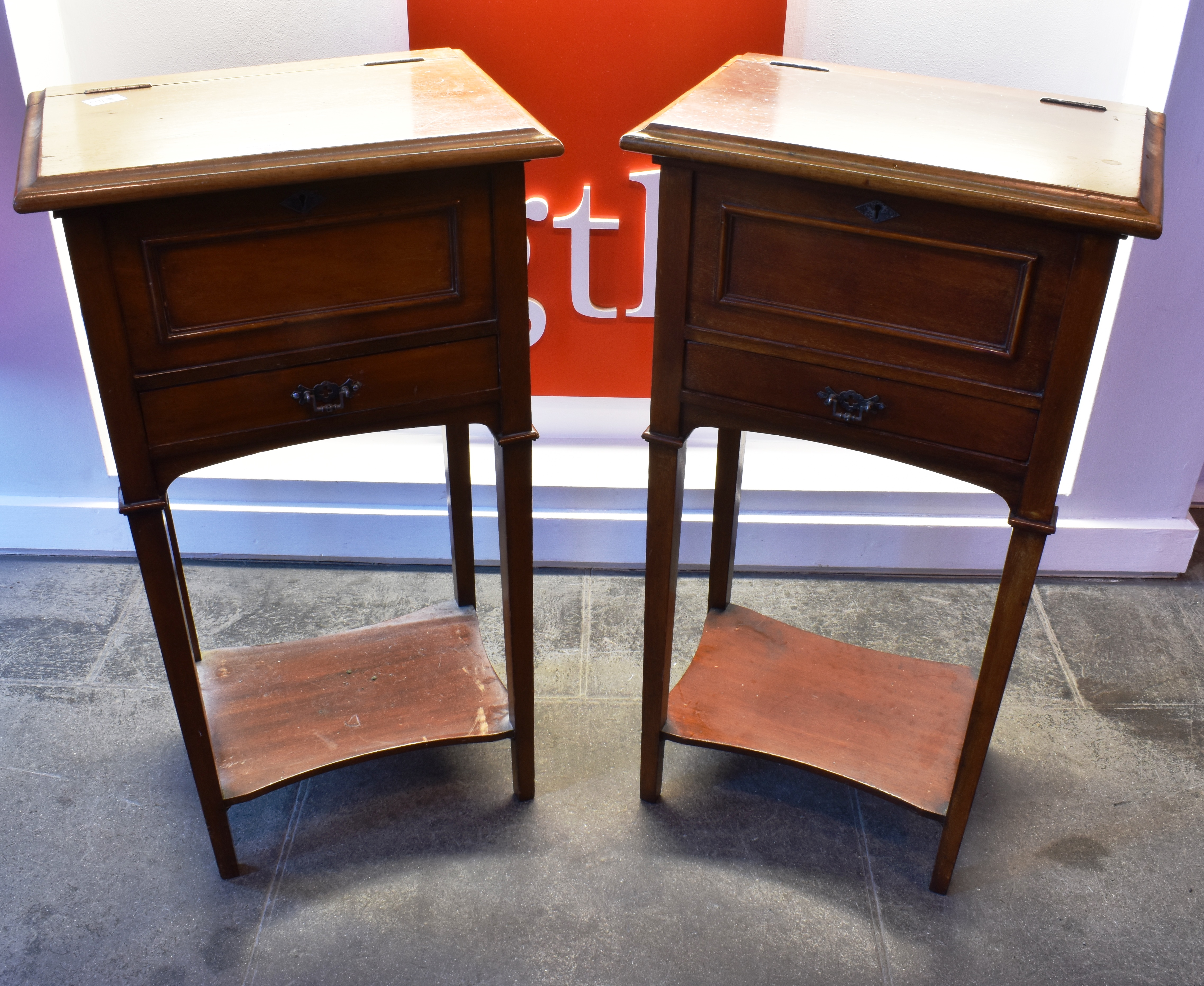 A SMALL MAHOGANY SIDE CABINET the hinged top with moulded edge opening to two lift-out trays above