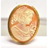 AN 18CT GOLD SHELL CAMEO PENDANT BROOCH the oval brooch with tan and white carved head and shoulders
