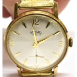 A GENT'S VINTAGE ROAMER 9CT GOLD WRISTWATCH on a plated expanding bracelet, steel dial, Arabic