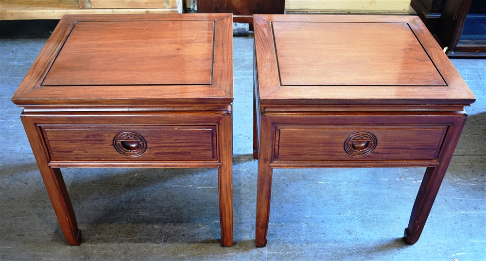 A CHINESE HARDWOOD COFFEE TABLE with three frieze drawers, 53cm x 137cm, 40cm high; together with - Bild 3 aus 4