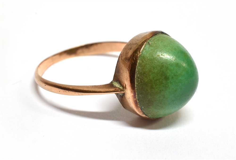 A GREEN SINGLE STONE SET ROSE GOLD DRESS RING the oval cabochon cut stone approx. 13mm x 12mm, bezel
