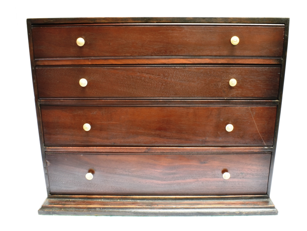 A MAHOGANY TABLE TOP COLLECTORS CABINET with four long graduated drawers, 47cm wide