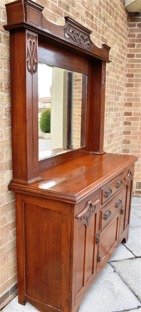 AN EDWARDIAN CARVED MAHOGANY MIRROR BACK SIDEBOARD the base with two central drawers above cupboard, - Bild 6 aus 6