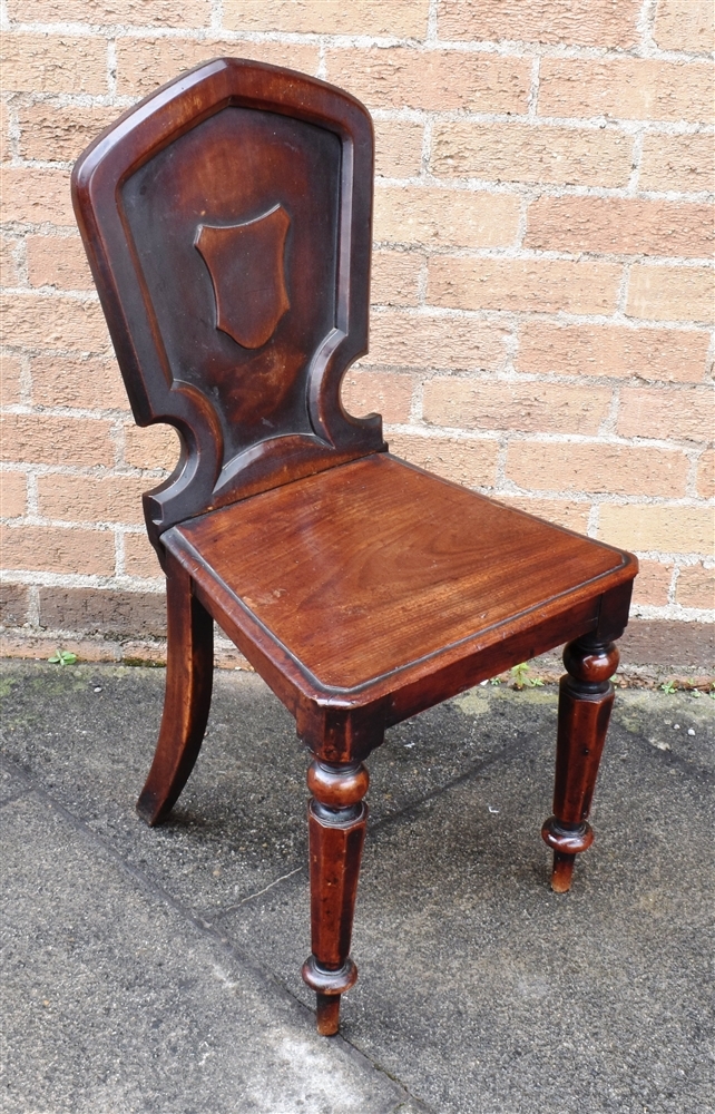 A VICTORIAN MAHOGANY HALL CHAIR on tapering octagonal front support