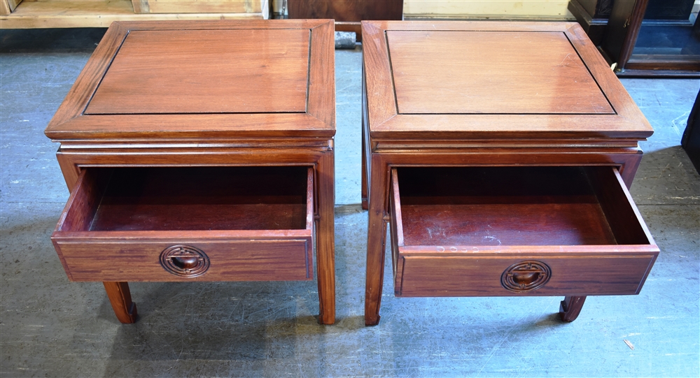 A CHINESE HARDWOOD COFFEE TABLE with three frieze drawers, 53cm x 137cm, 40cm high; together with - Bild 4 aus 4