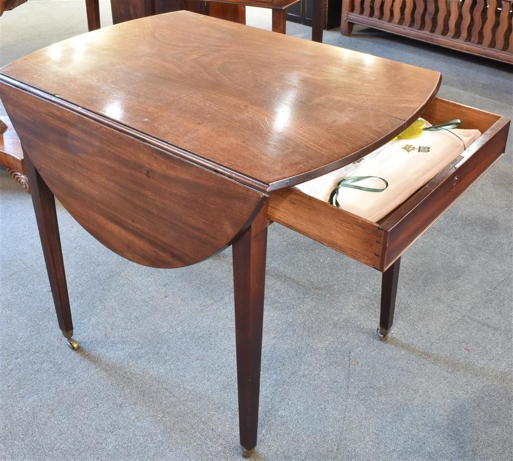 A 19TH CENTURY MAHOGANY PEMBROKE TABLE the oval top 79cm deep 55cm wide (105cm including both - Image 2 of 3