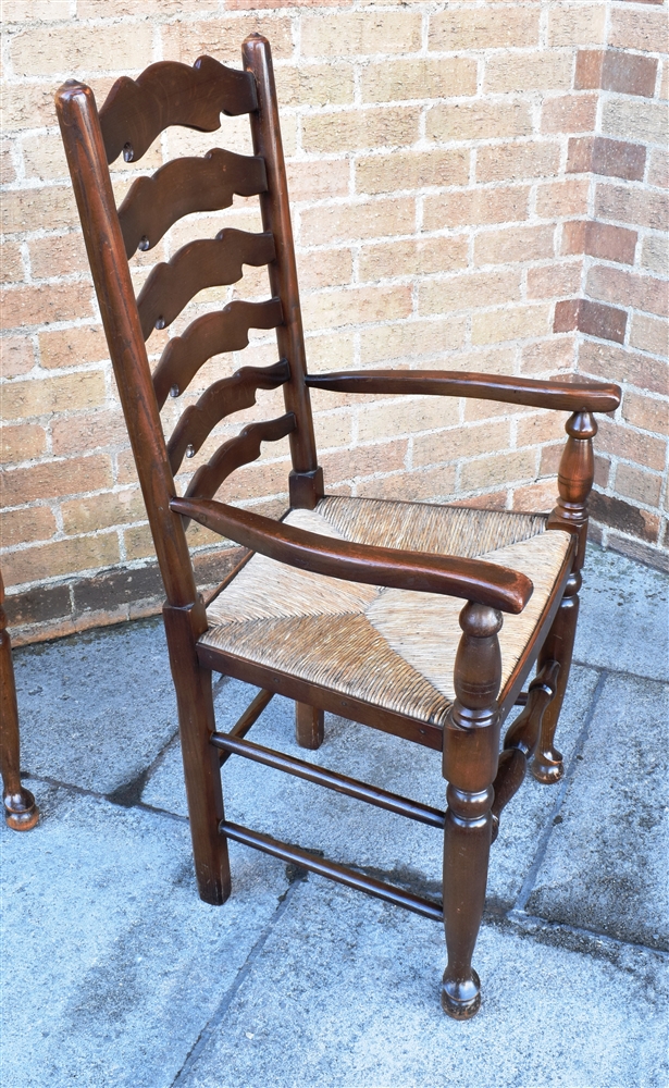 A SET OF SIX RUSH SEAT LADDERBACK DINING CHAIRS including a pair of carvers - Bild 2 aus 3