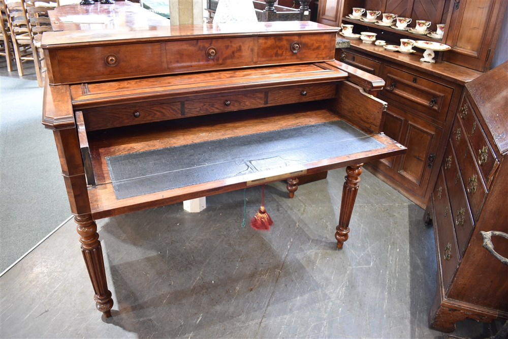 A WILLIAM IV MAHOGANY SECRETAIRE DESK with three drawer superstructure, fitted secretaire drawer - Bild 3 aus 4