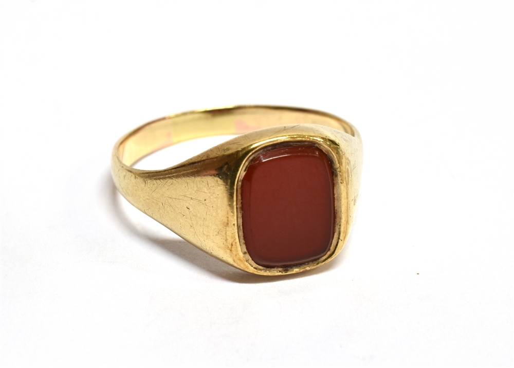 A CARNELIAN SET YELLOW GOLD SIGNET RING cushion shaped tablet of carnelian to a plain polished