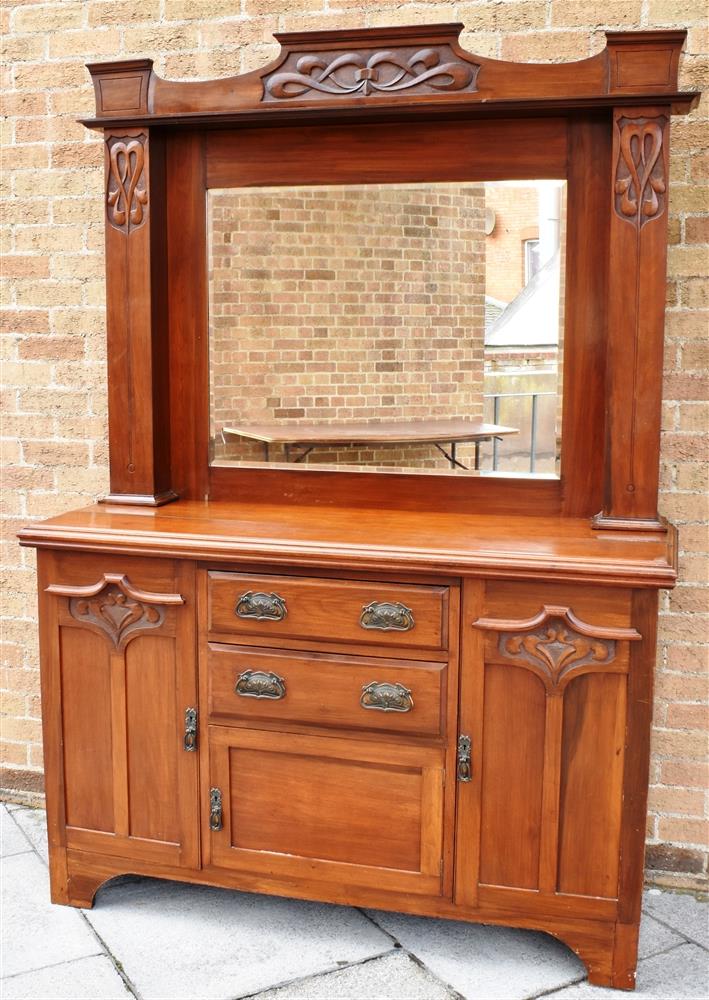 AN EDWARDIAN CARVED MAHOGANY MIRROR BACK SIDEBOARD the base with two central drawers above cupboard, - Bild 3 aus 6