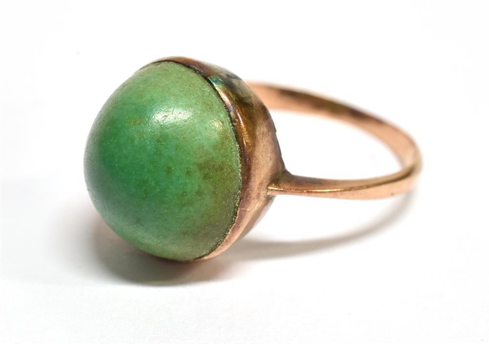 A GREEN SINGLE STONE SET ROSE GOLD DRESS RING the oval cabochon cut stone approx. 13mm x 12mm, bezel - Image 2 of 3