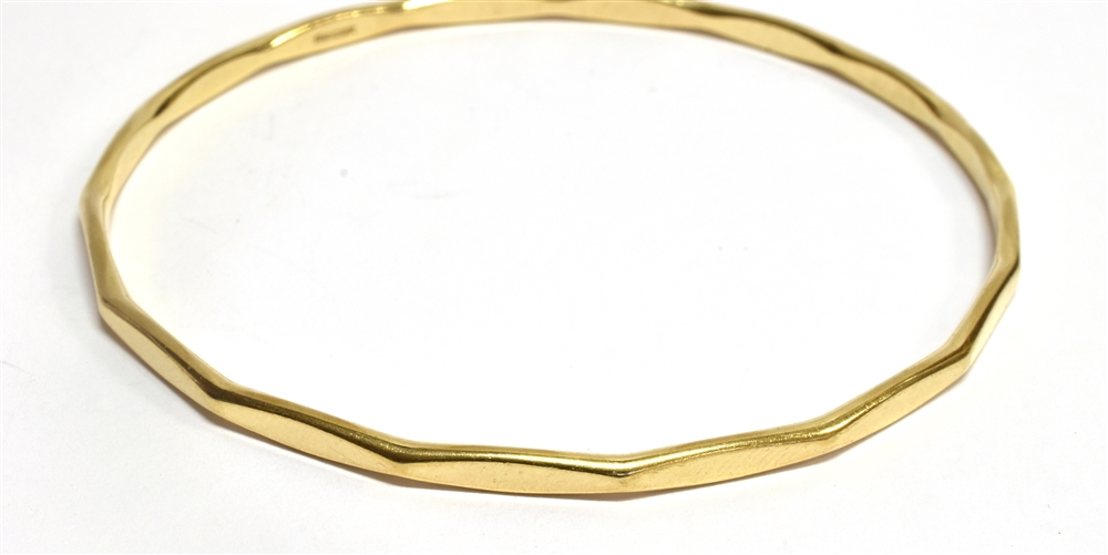 A 9 CARAT GOLD SLAVE BANGLE plain polished with waved borders, measuring 7cm diameter, weighing